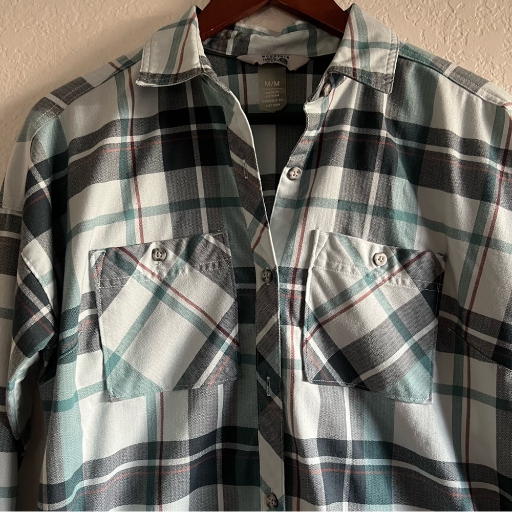 EUC Mountain Hardwear long sleeve shirt , size medium - Picture 2 of 5